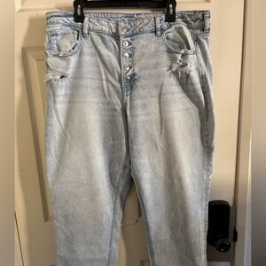 American Eagle Outfitters Light Wash Boyfriend Jeans